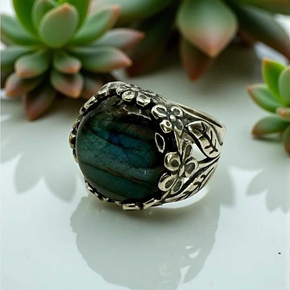 Sterling Silver Israel PZ Labradorite Floral Statement Ring – Size 8